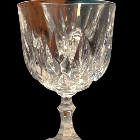 Elegant Crystal Wine Glass Set - Picture 8 of 14